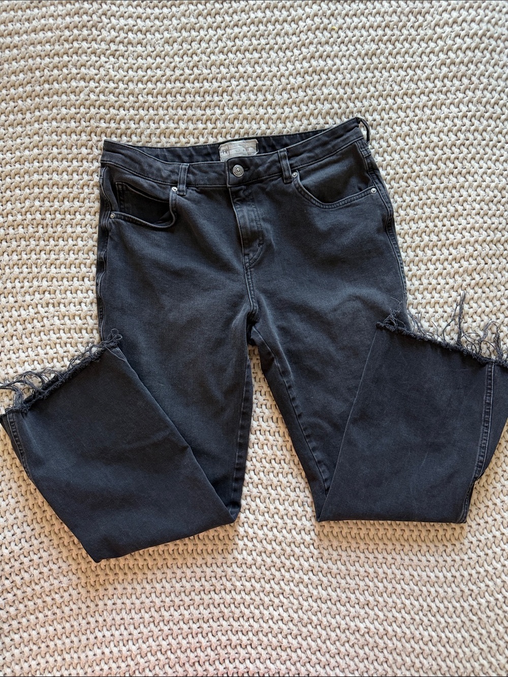 Free People Black Cropped Frayed-Hem Jeans